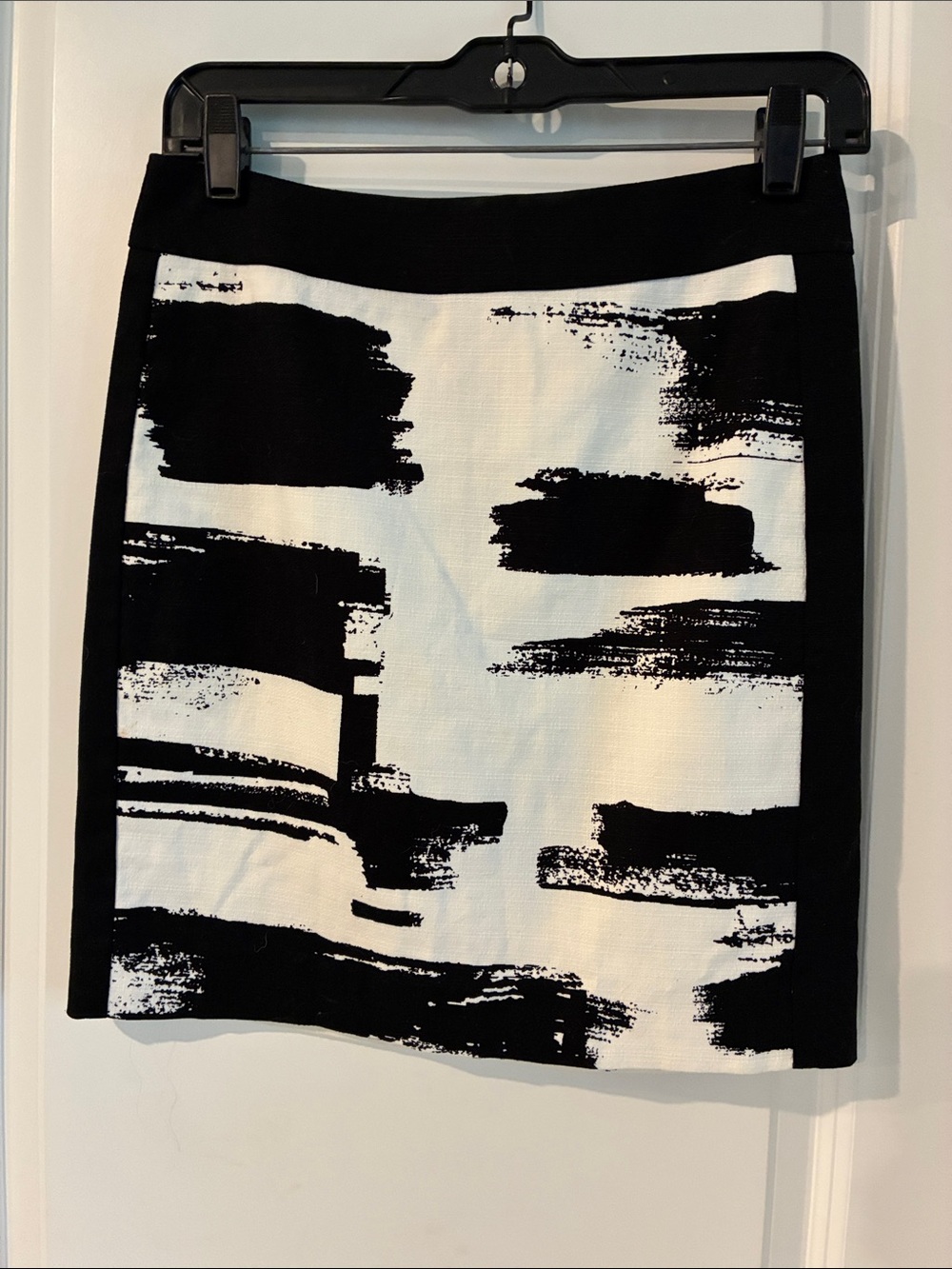 Ann Taylor Black and White Brushstroke Pencil Skirt